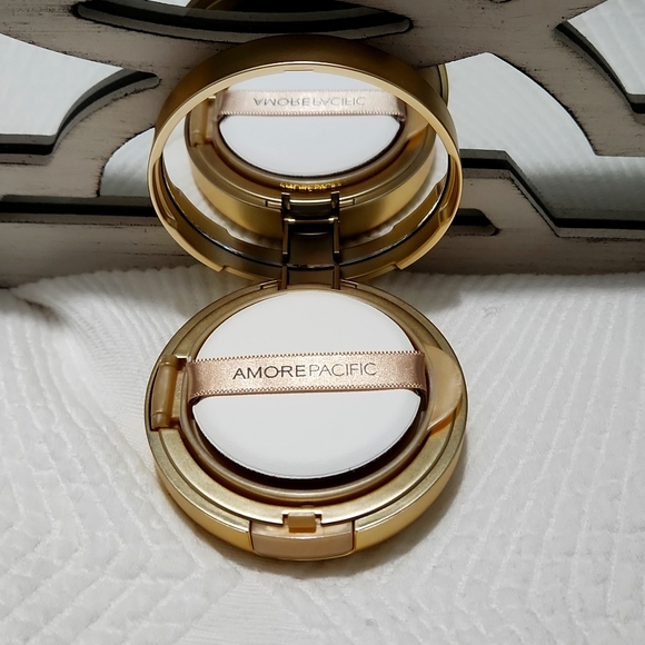 Amore Pacific Other - AMOREPACIFIC Age Correcting Foundation Cushion